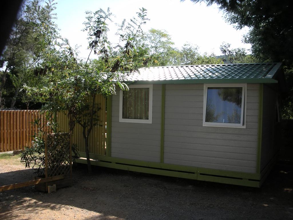 בורם-לה-מימוזה Camping Lou Cabasson מראה חיצוני תמונה